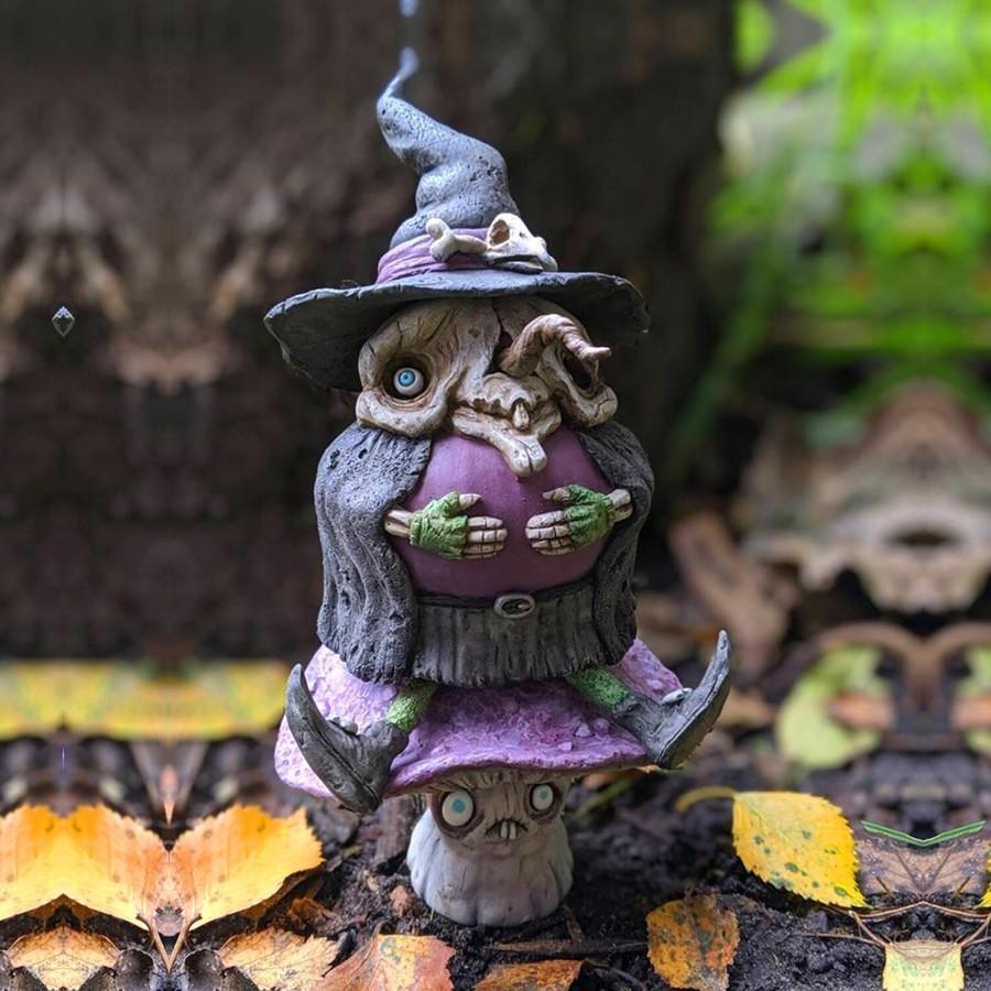 Förtrollande Halloweenhäxa Resinfigur med Färgglada Svampar för Heminredning
