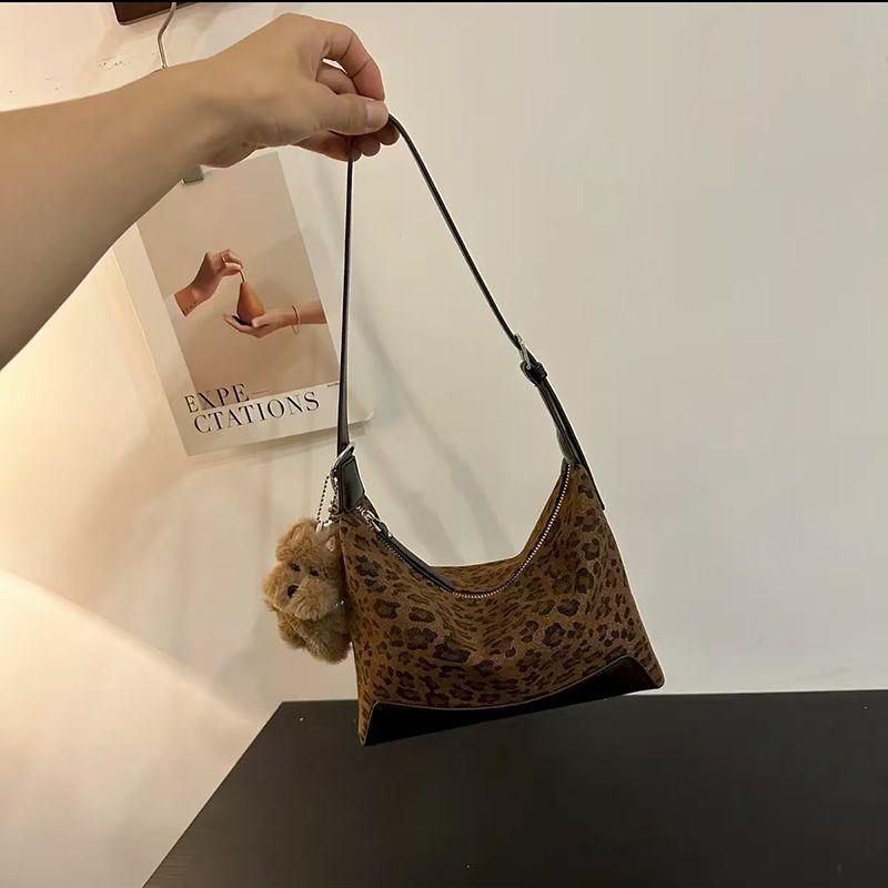 

Early autumn new atmospheric versatile shoulder crossbody lazy comfortable large capacity dumpling bag women s bag