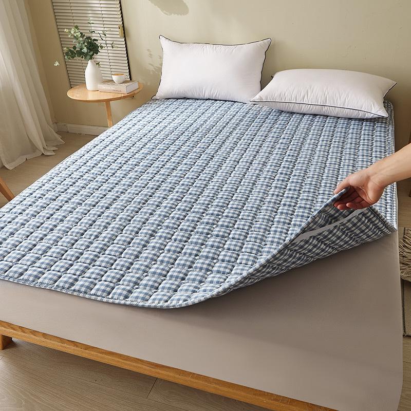 Thick Cotton Fabric Mattress Topper with Elastic Band Quilted Protector Pad Bedspread Winter Mattress Cover for Single/Double