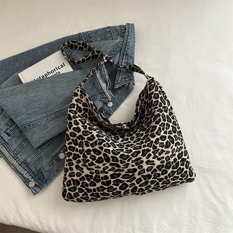 

Літня сумка великої місткості 2024 нова сумка жіноча сумка ins сумка-месенджер повсякденна персоналізована сумка через плече сумка хакі