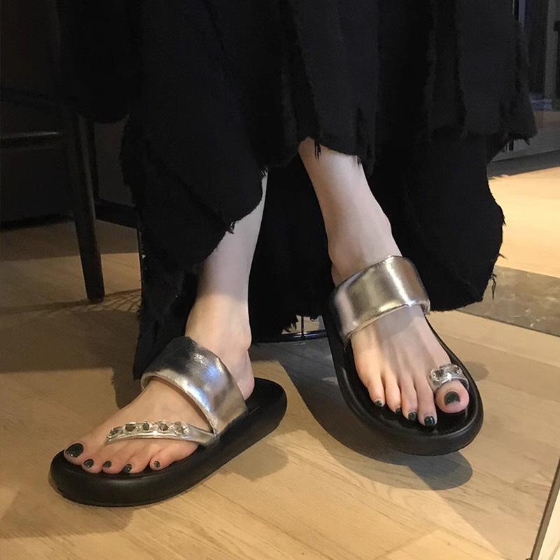 Feeling of Stepping On Shit! Slippers Women's Summer Wear French Fairy Wind Non-slip Thick Bottom Word with Rhinestone Toe Sandals