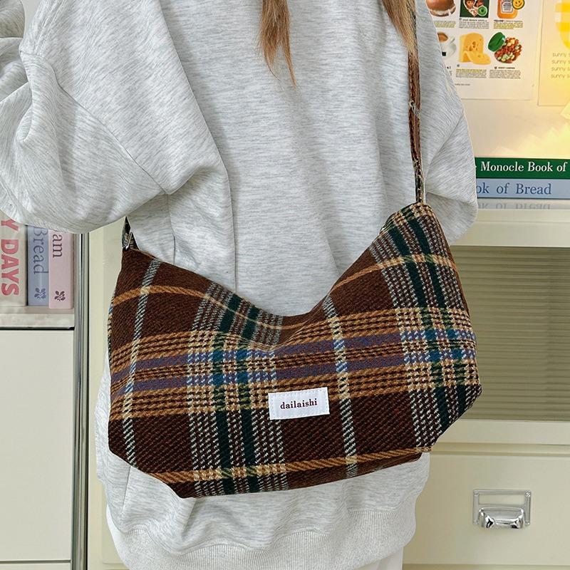 Retro plaid messenger bag women's large-capacity casual dumpling bag college student class commuting shoulder bag