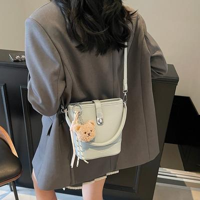 Handbag Women's New Fashionable and Simple Commuter Bucket Bag Niche Versatile Single Shoulder Messenger Bag Tide