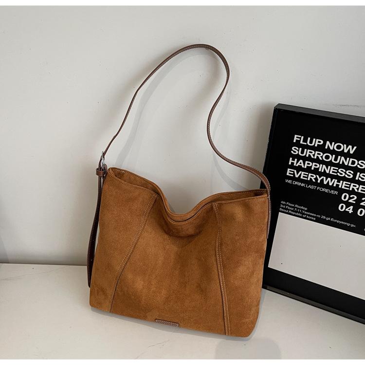 Lässige Wildleder-Tasche mit großem Fassungsvermögen für Damen, neue Retro-Umhängetasche für Pendler, hochwertiger Shopper für Damen