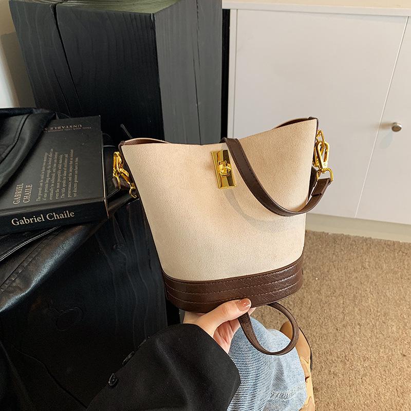 New Fashionable and Popular Bucket Bag Women's Urban Simple Commuting Versatile Handbag Lock Texture Shoulder Messenger Bag
