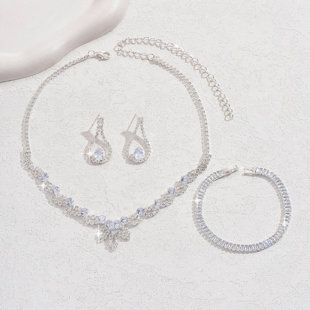 Beliebte Kristall Schlüsselbeinkette Halskette Armband Voll Diamant Armband Ohrringe Halskette Set Frauen