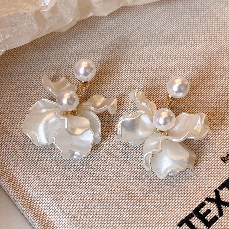 Elegant High-End French Pearl Earrings with White Petal Design - Perfect for a Fairy Vacation Style