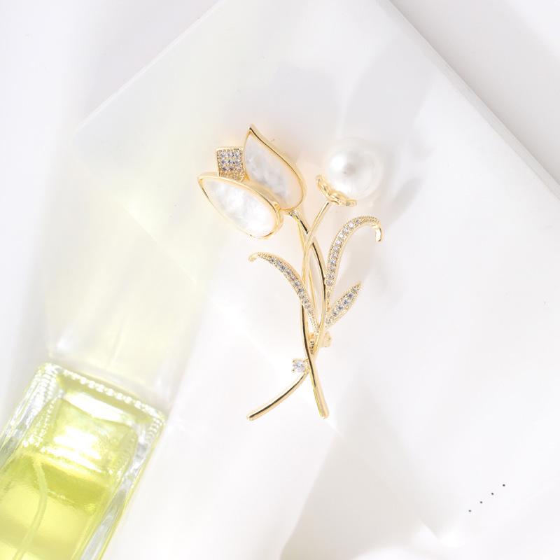 Korean Pearl Flower Brooch for Women: Elegant Pin for Suits and Coats