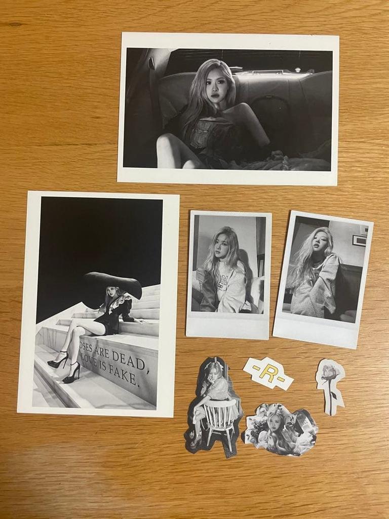 [USED] First limited edition poster included BLACKPINK ROSÉ -R- album ROSE