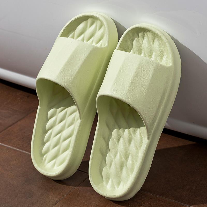 

Крутые тапочки для женщин, новые домашние для помещений, для купания, нескользящие, с толстой мягкой подошвой из ЭВА, сандалии для пары для мужчин 40/41 is suitable for 39/40 feet