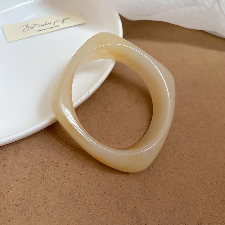 Geometric Open Bangle: Luxurious Modern Bracelet with Minimalist Chic