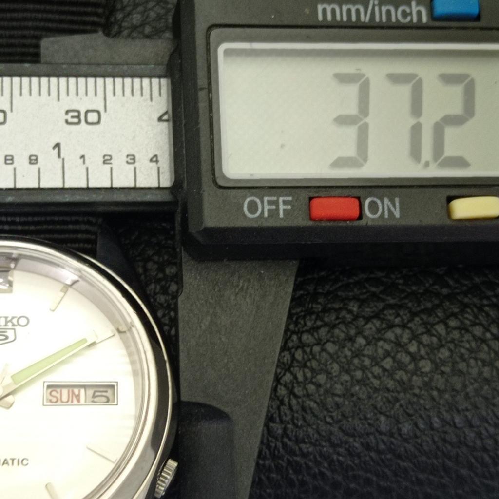 VINTAGE SEIKO 5 AUTOMATIC 7009A JAPAN MENS SILVER COLOR DIAL WATCH a701260-5 R206a-a701260