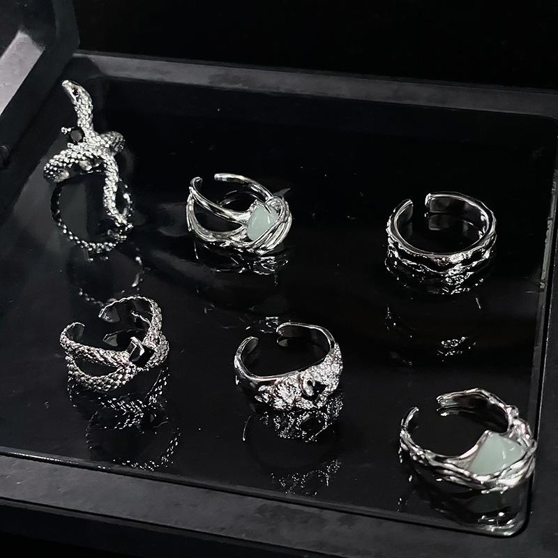 Dark Snake Personality Vintage French Irregular Folds Advanced Sense Cold Wind Opening Ring Female