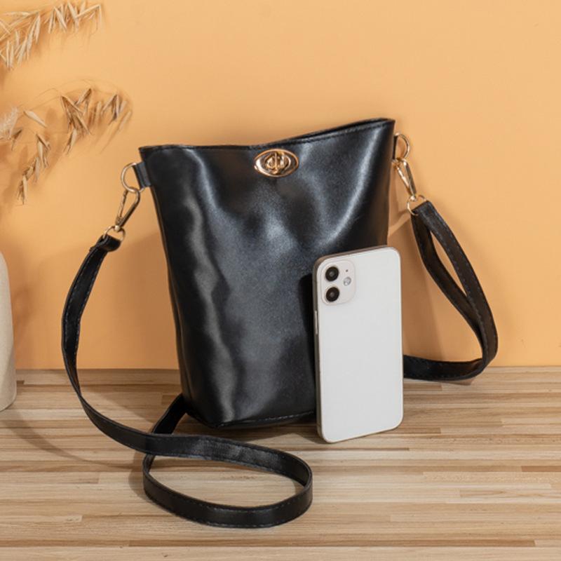 Simple and Sweet Girl Mobile Phone Bag  Fashionable Lock Crossbody Shoulder Bag