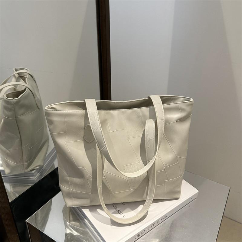 Trendy Black Pu Tote Bag For Women Spacious Commuter Shoulder Bag With Casual Style