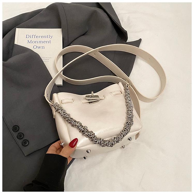 

Bucket bag women s lock armpit bag 2025 spring and summer new simple fashion casual shoulder messenger bag