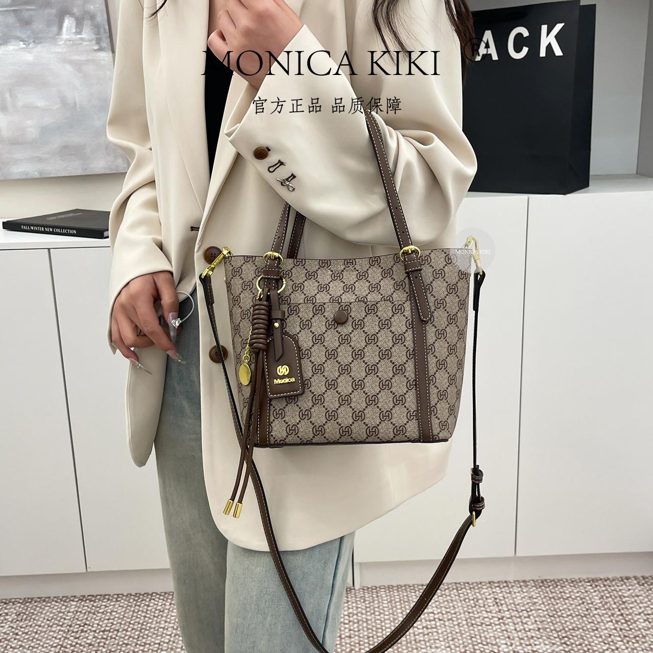 

Monica Qiqi single shoulder oblique span bag female foreign versatile multi-layer portable high-end textured bag large capacity fashionable серый