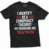 Mäns konspirationsteoretiker-tröja Jag identifierar mig som en konspirationsteoretiker Mina pronomen är Jag sa ju det-t-shirt