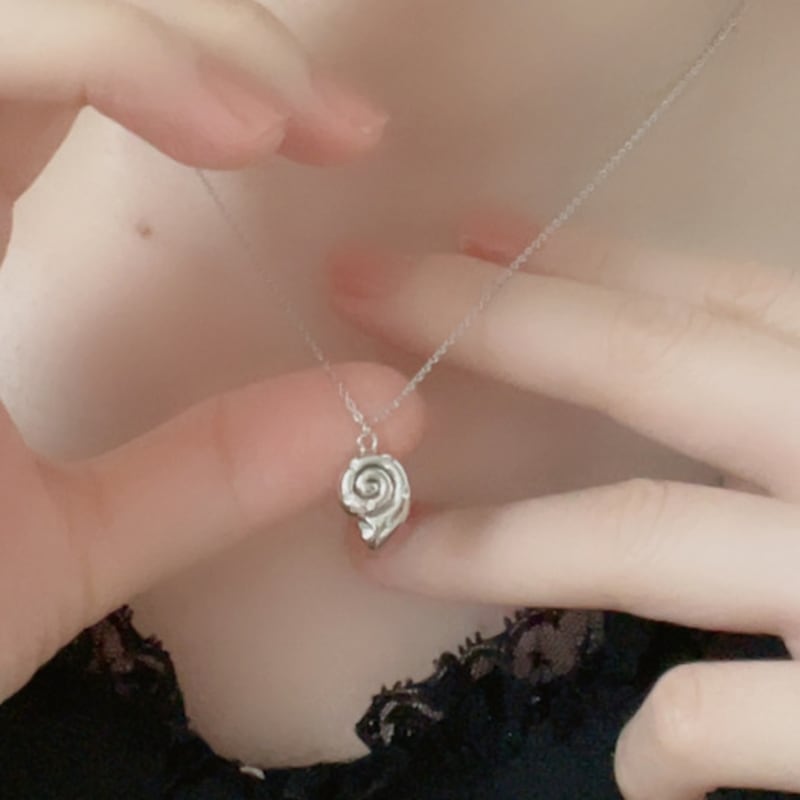 ELYONA ELA 20 Mini Conch Mini Conch Necklace