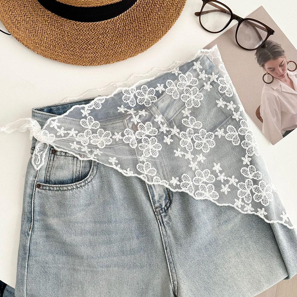 

Embroidered Lace Triangle Headscarf White Hollow-out Hair Bandana Woven Floral Pastoral Style Hair Scarf Wraps for Women Girls