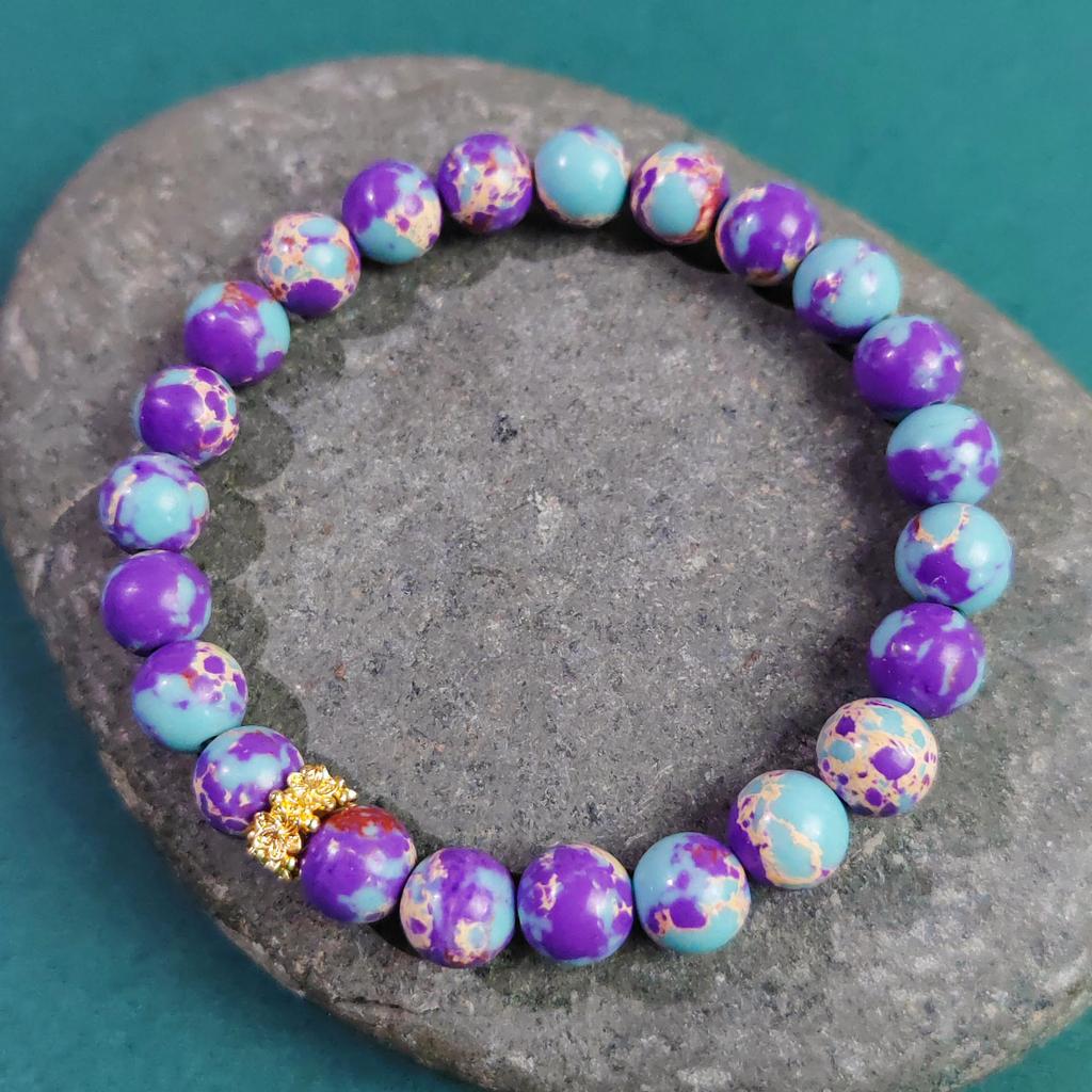 This 8mm purple imperial stone natural stone hand-woven bracelet is suitable for both men and women and is a perfect choice for everyday wear.