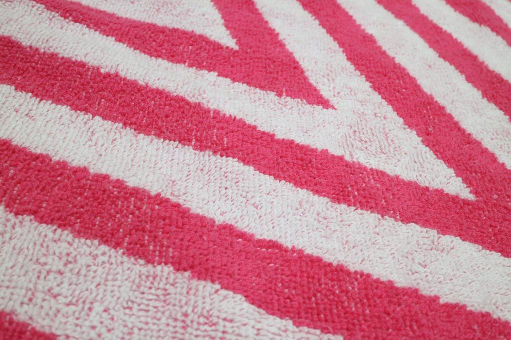 Marushin Beach Towel, Deformation, Pink, Approx. 120 x 190 cm, with Storage Pocket, 0365074200