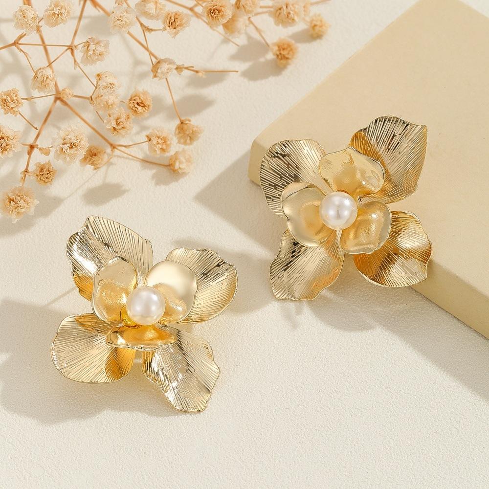 European and American fashion high-end large earrings women's sweet earrings personality exaggerated flower earrings fashion earrings