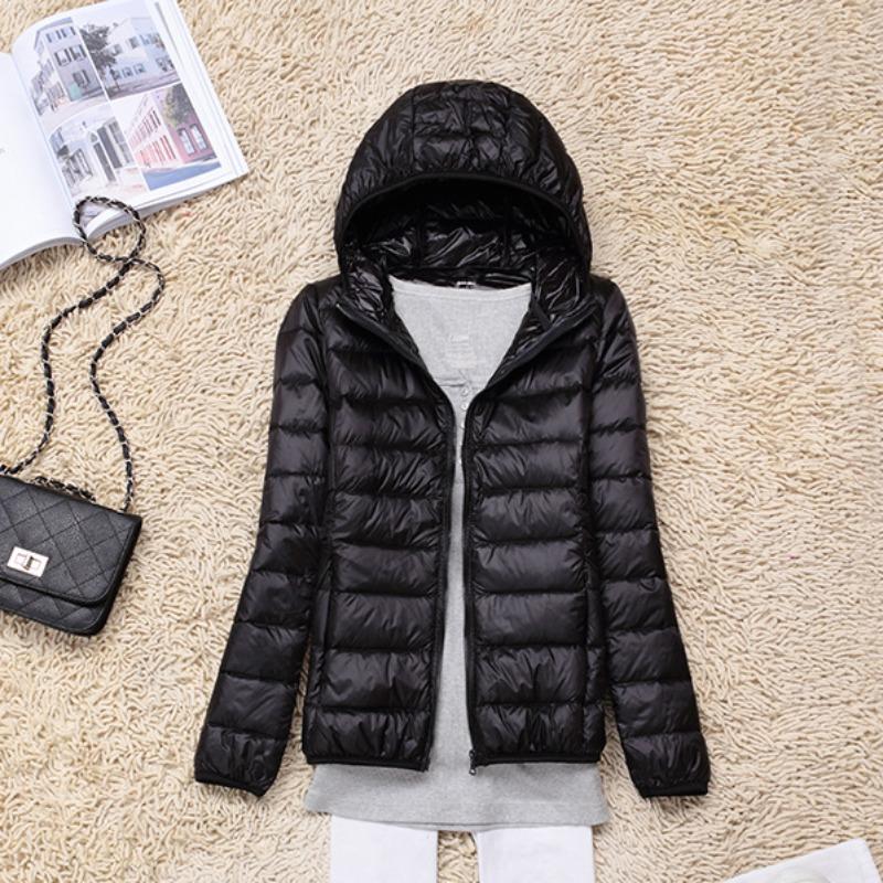 Giacca trapuntata bianca leggera con cappuccio da donna per l'inverno, per uso quotidiano