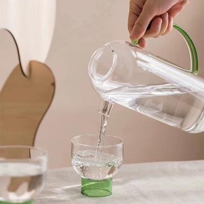 Tazze e bicchieri – Brocche e bottiglie