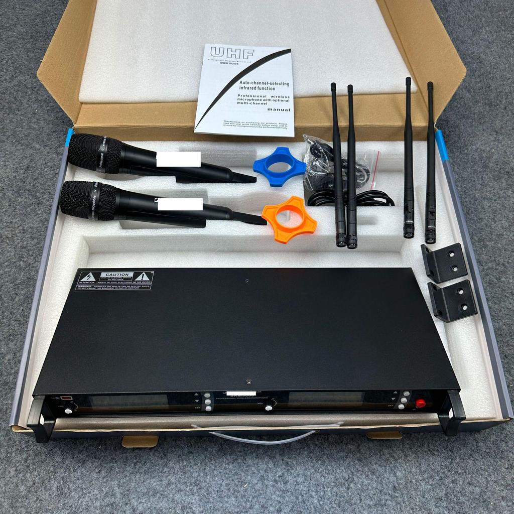 SKM900 True Diversity Dual U-Band Wireless Microphone for Professional Stage and Wedding Performance