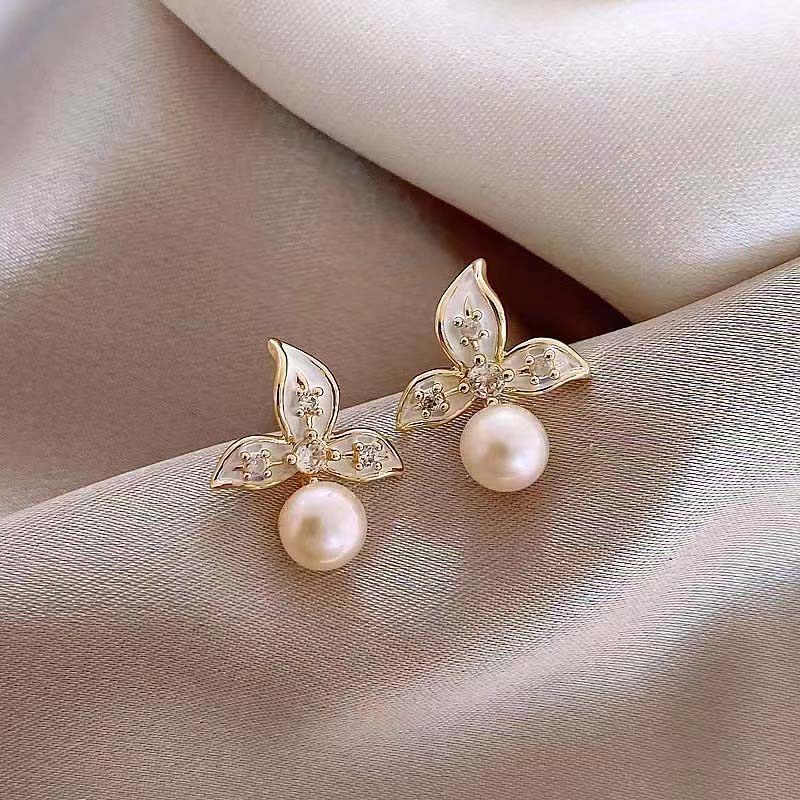 Vintage Metal Pearl Flower Drop Earrings for Women Exquisite Brown Drip Oil Irregular Petal Temperament Earrings Wedding Zircon