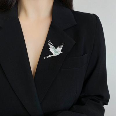 Brooch Pin, 3D Bird Design Lapel Pin with Cyan-Blue Enamel Wings And Translucent Rhinestones, Sparkling Luster Badge for Suits Dresses