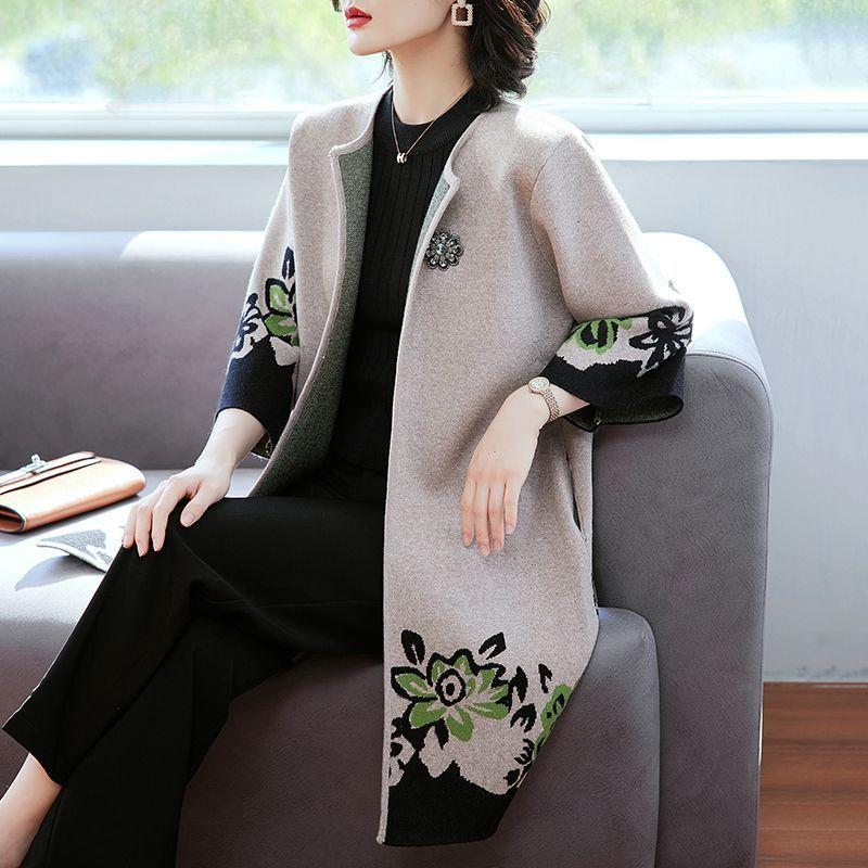 Trendy Knitted Cardigan for Women Autumn Coat Long Trench Coat Stylish Outerwear for Middle Aged Mothers