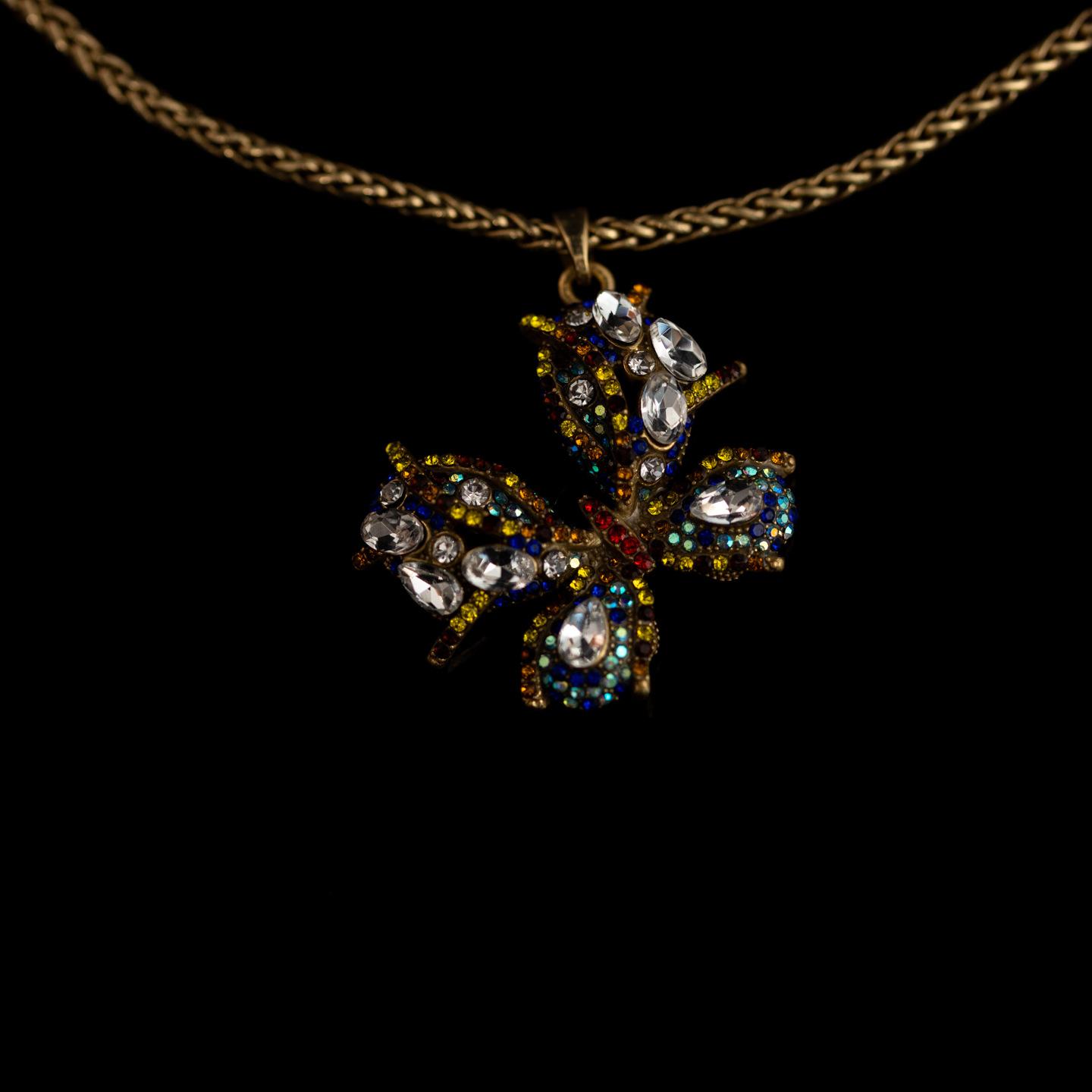 Medieval Vintage High Fashion Personality Temperament Retro Gold Simple Luxury Color Crystal Butterfly Necklace New
