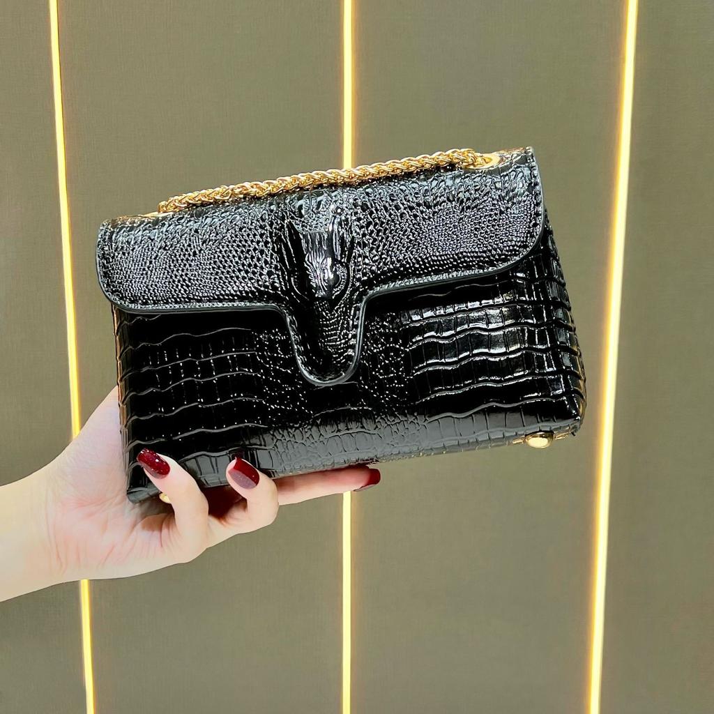 Underarm Bag with Chain, Small Square Bag, Women's Banquet Handbag, Single Shoulder Strap, Evening Bag