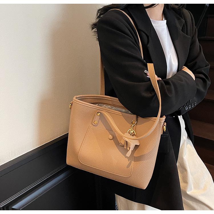 

Retro style light luxury women s bag large capacity portable shoulder bag fashionable versatile messenger tote bag
