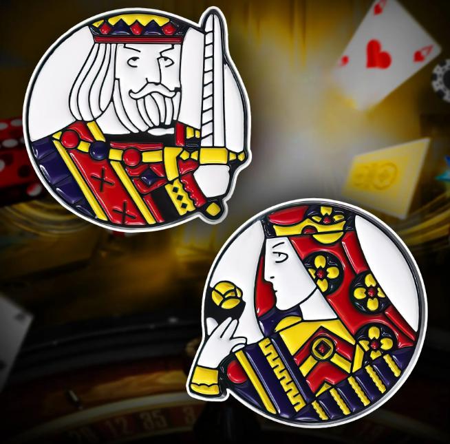 Creative Alloy Brooches Set 2pc King and Queen Playing Card Design Metal Pins Fashion Accessories for Clothing Bags and Hats One Size белый