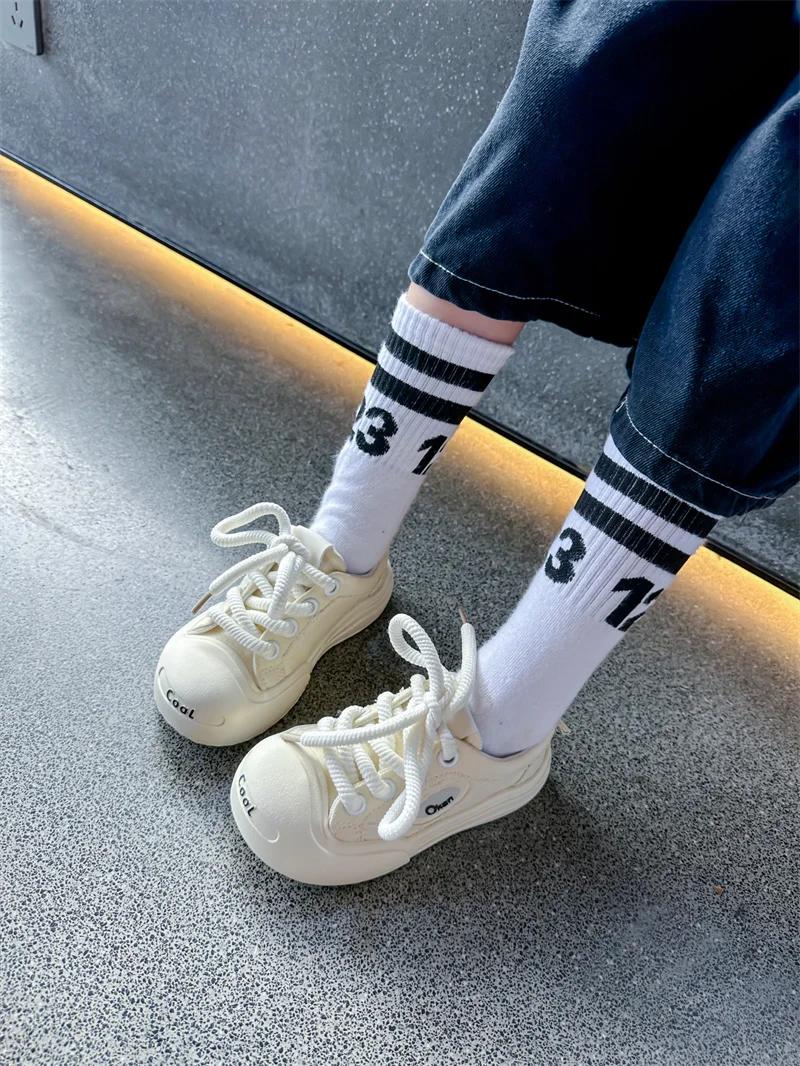 

Модные новые повседневные легкие и удобные кроссовки с круглым носком и плоской подошвой для активного отдыха в одном стиле для мужчин, женщин и детей 36