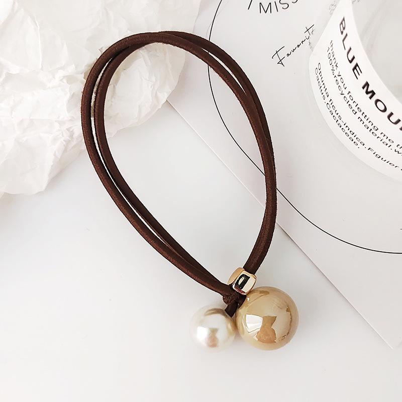 

Элегантная двухслойная резинка для волос с жемчугом и кожаным чехлом