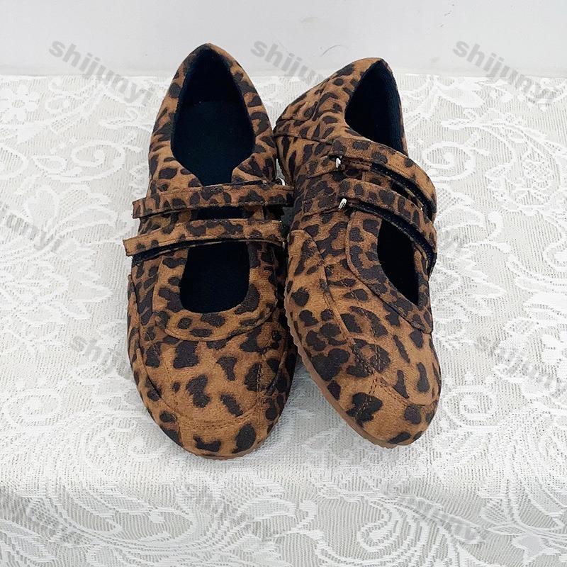 Fashion Women's Leopard Flats 2025 New Fashion Vintage Red Outdoor Mary Jane Shoes Lightweight Comfortable Slip on Luxury Ballet Shoes