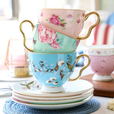 Kubek do kawy we wzór kwiatowy ze złotym uchwytem, Lekko luksusowy kubek z porcelany kostnej spodki i łyżeczka, Złote obramowanie ceramiczny kubek do herbaty wykwintne zestawy do herbaty, 200 ml