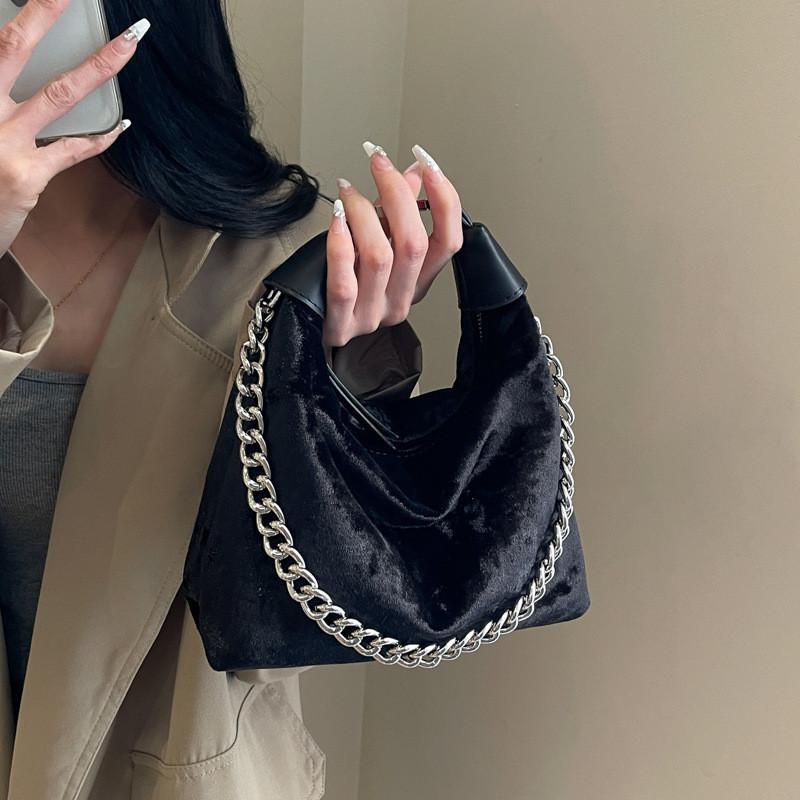 

Unique Black Velvet Crossbody Bag 2023 New Arrival Trendy Commuter Chain Dumpling Bag