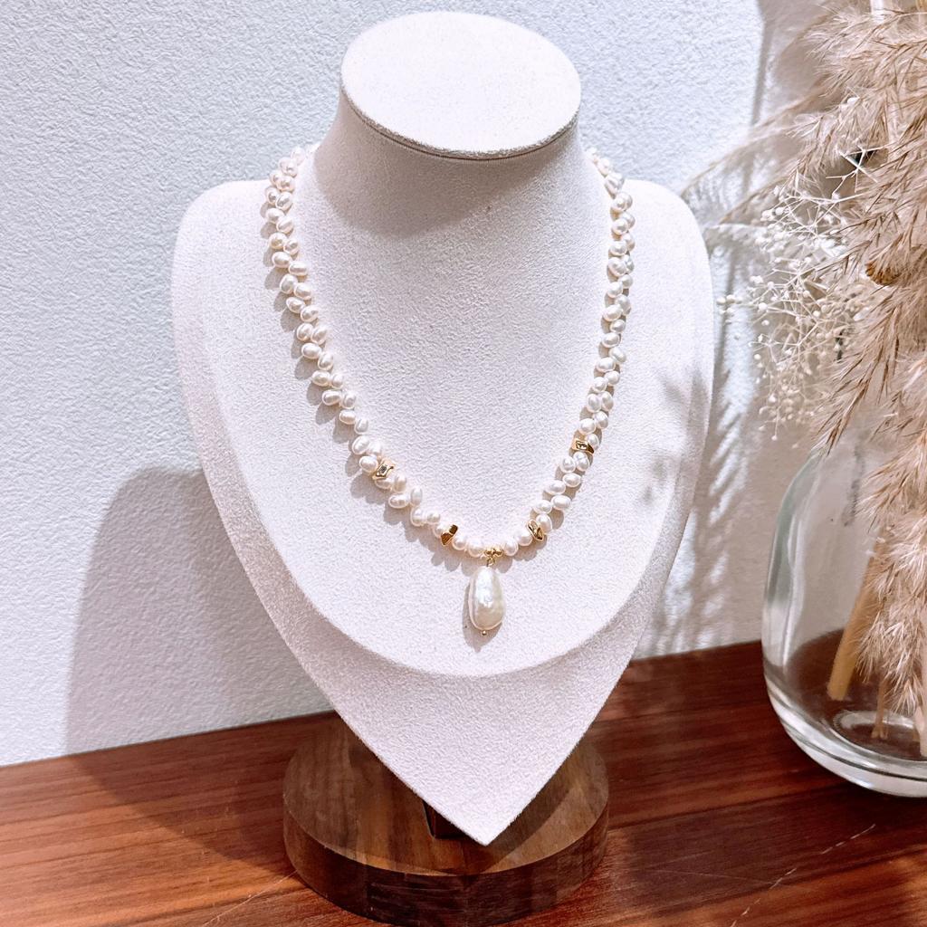 Korean-style Minimalist Necklace Featuring Uniquely Shaped Natural Freshwater Pearls Paired with a Long Baroque Pearl Pendant
