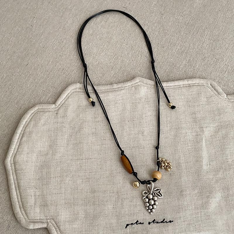 Li Yitong Style Grapevine Braided Drawstring Necklace: Retro, Fashionable and Versatile Women's Choker