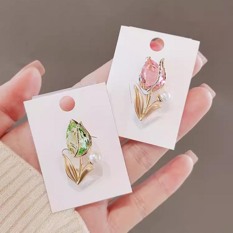 Elegante Tulpenbrosche, Damen-Imitatkristall-Korsage, Nischendesign-Sinn, Anstecknadel, Blendfreier Verschluss am Ausschnitt