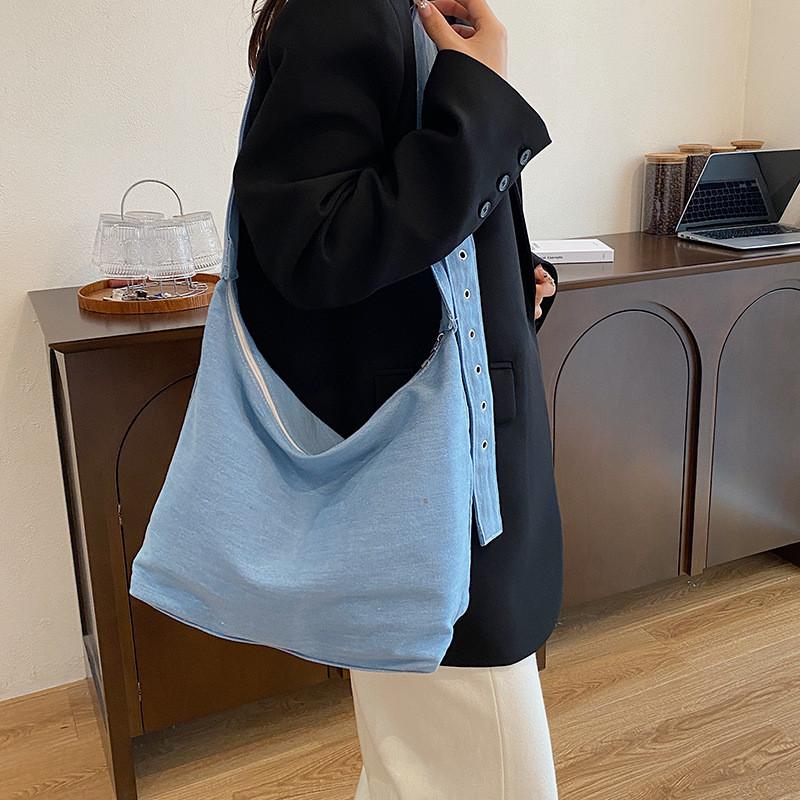 Fashionable Ins Inspired Women's Crossbody Bag Spacious Trendy Tote For Fall