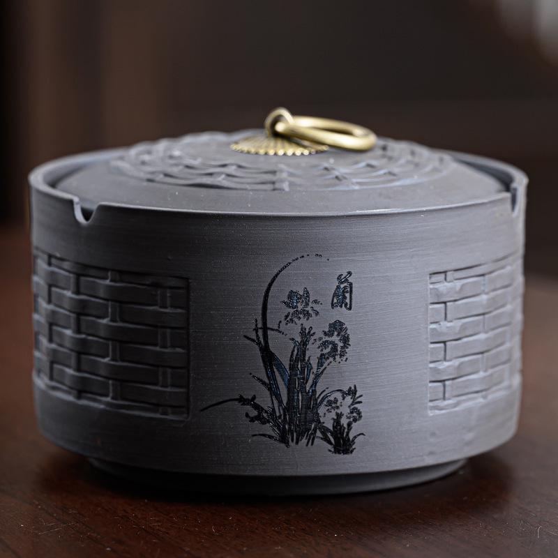 Zisha Ceramic Ashtray with Lid: Medium, Fly-Proof, Retro Home & Office Decor for Extinguishing Cigarettes.