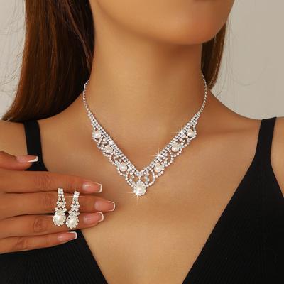 Luxurious Hollowed-Out Inlaid Faux Pearl Dinner Jewelry Two-Piece Set Bridal Wedding Dress Necklace and Earrings Set, Shiny Wedding Party Jewelry,