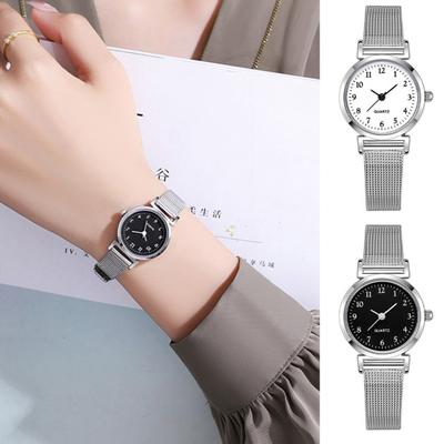 Women Quartz Movement Watch Circular Dial Wrist Watch with Alloy Strap