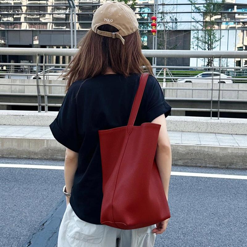 Large Capacity Red Soft Leather Bag Women's New Autumn Niche Design Shoulder Commuter Bucket Bag